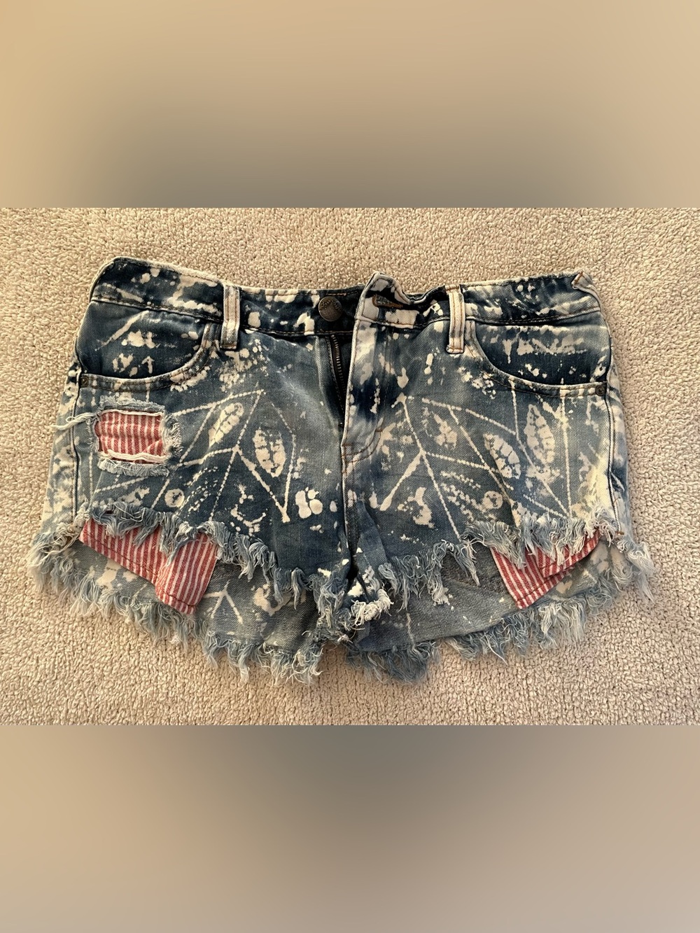 Free People Blue Tie-Dye Distressed Denim Shorts with Red Patch Detail Size 28